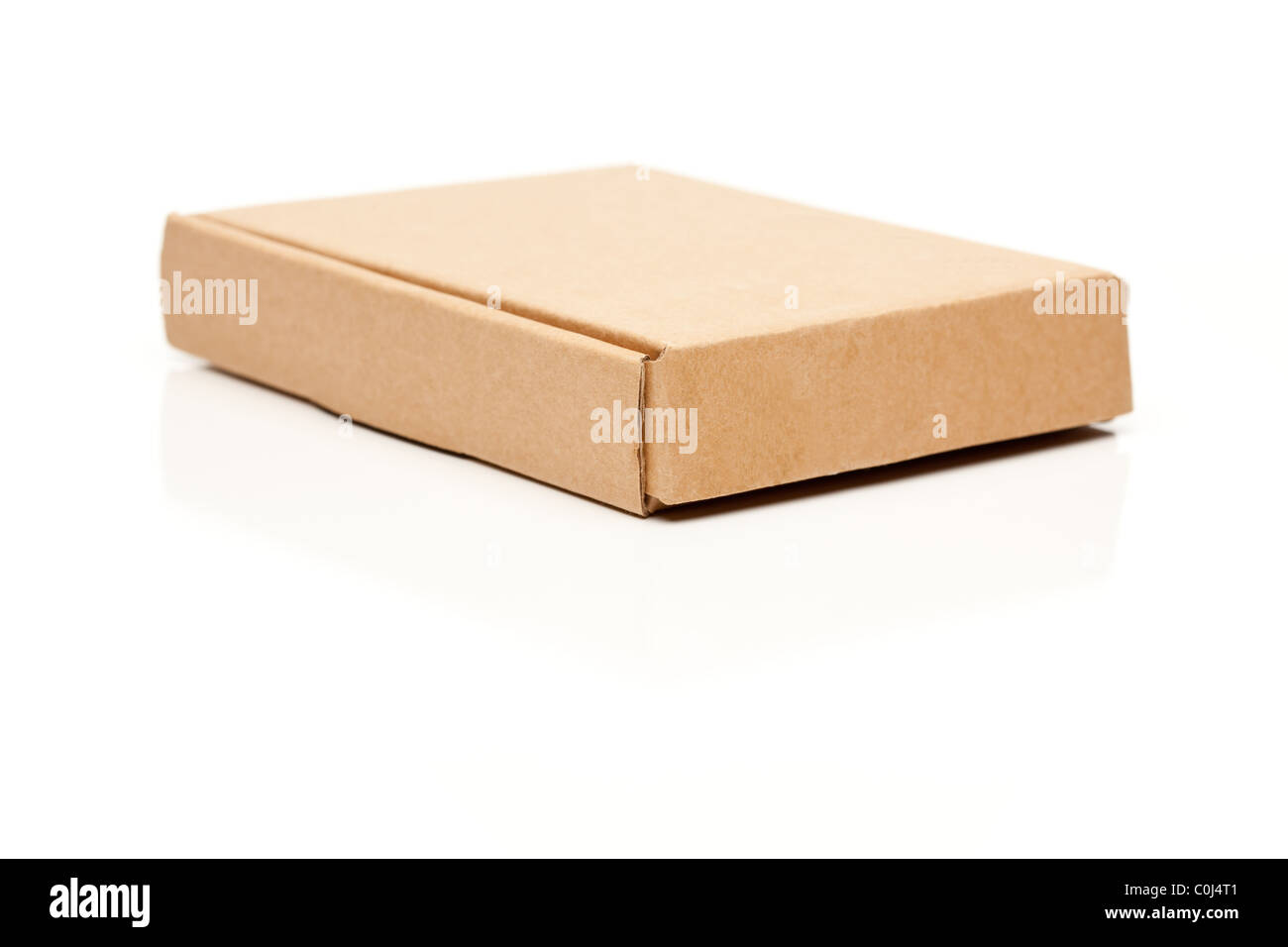 Dünnen Karton isoliert auf einem weißen Hintergrund geschlossen  Stockfotografie - Alamy