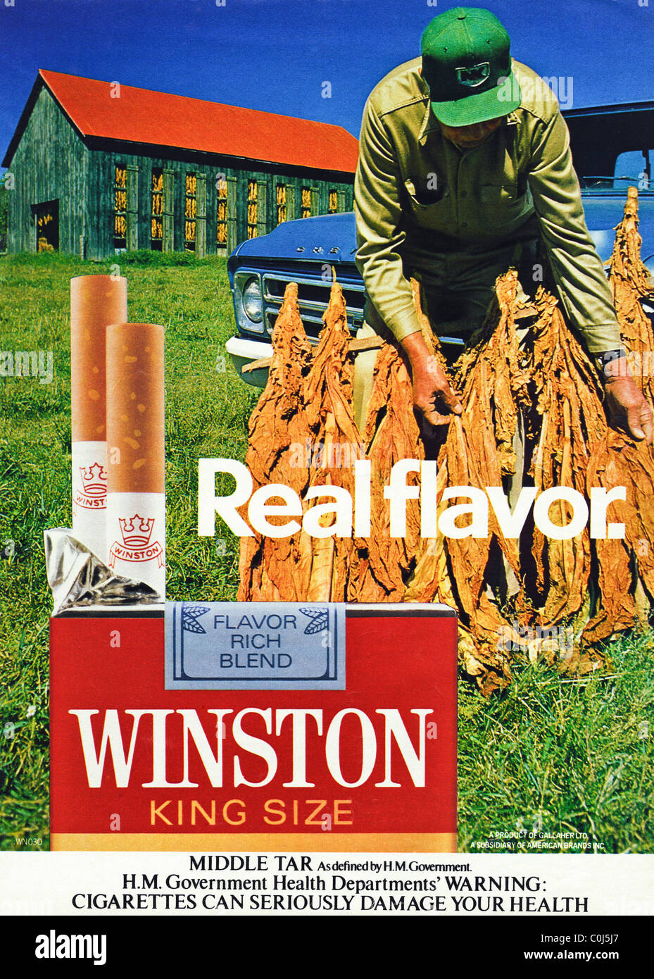 Zigarette Anzeige - Ganzseitige Anzeige in 70er Jahren englische Männer Magazin für WINSTON KING SIZE Filter Zigaretten mit Gesundheit Warnung 70 gespitzt, s Stockfoto