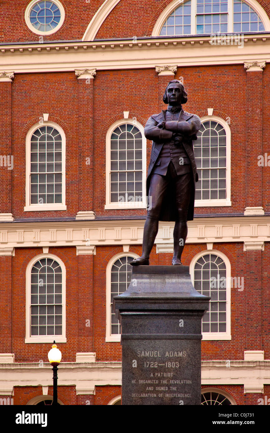Statue von Samuel Adams, eine der stärksten Stimmen für die amerikanische Revolution vor Faneuil Hall, Boston, Massachusetts Stockfoto