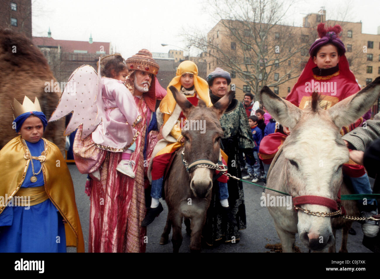 Drei Könige Prozession am Dreikönigstag in New York City in Spanish Harlem am 6. Januar 1990. (© Frances m. Roberts) Stockfoto