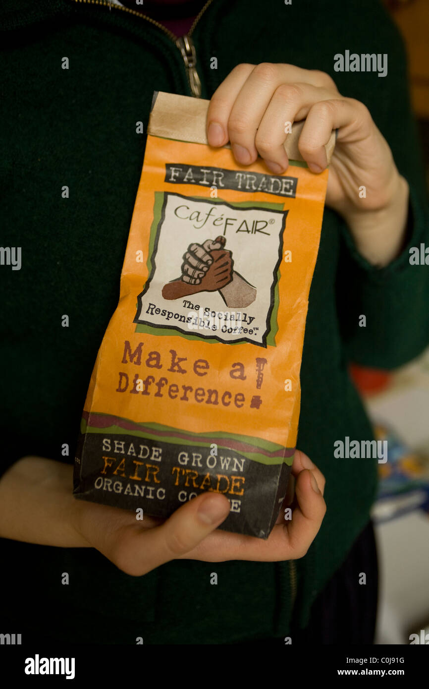 Kaffeebohnen: entwickelt sich Verbraucher Bewusstsein spiegelt sich in der Erscheinung von "Fair Trade" Produkte auf dem Markt. Stockfoto