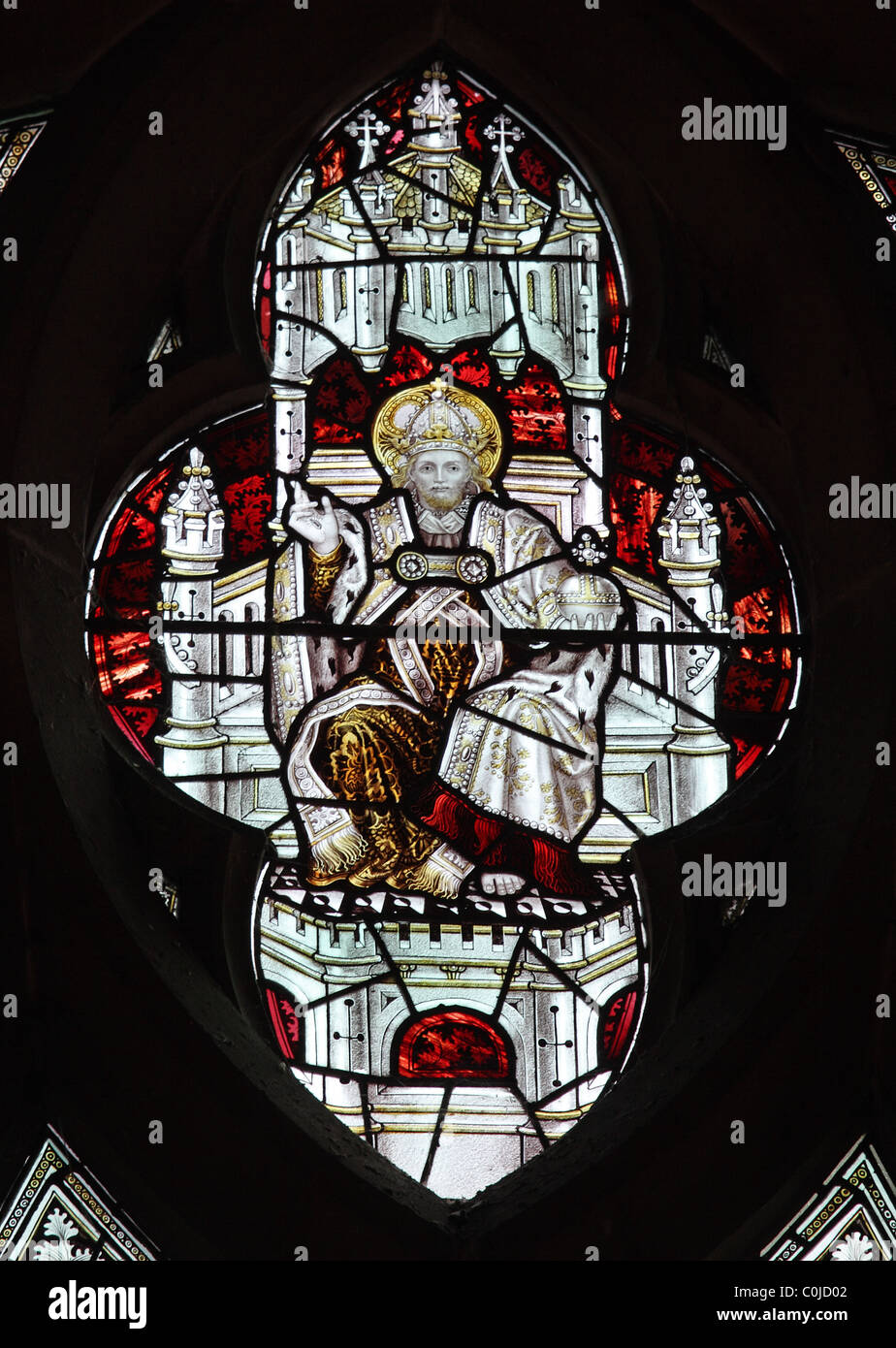 Ein Glasfenster von C E Kempe & Co. Darstellung Christus thront, St. Johannes Baptist Church, Nord Luffenham, Rutland Stockfoto