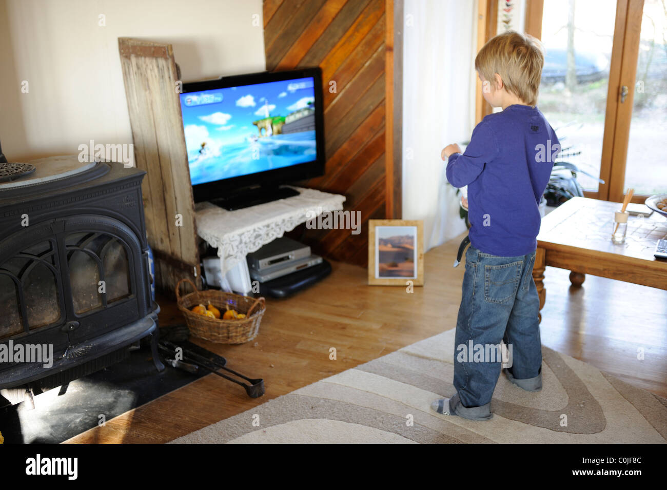 Stock Foto von Kindern spielen Nintendo Wii Stockfoto