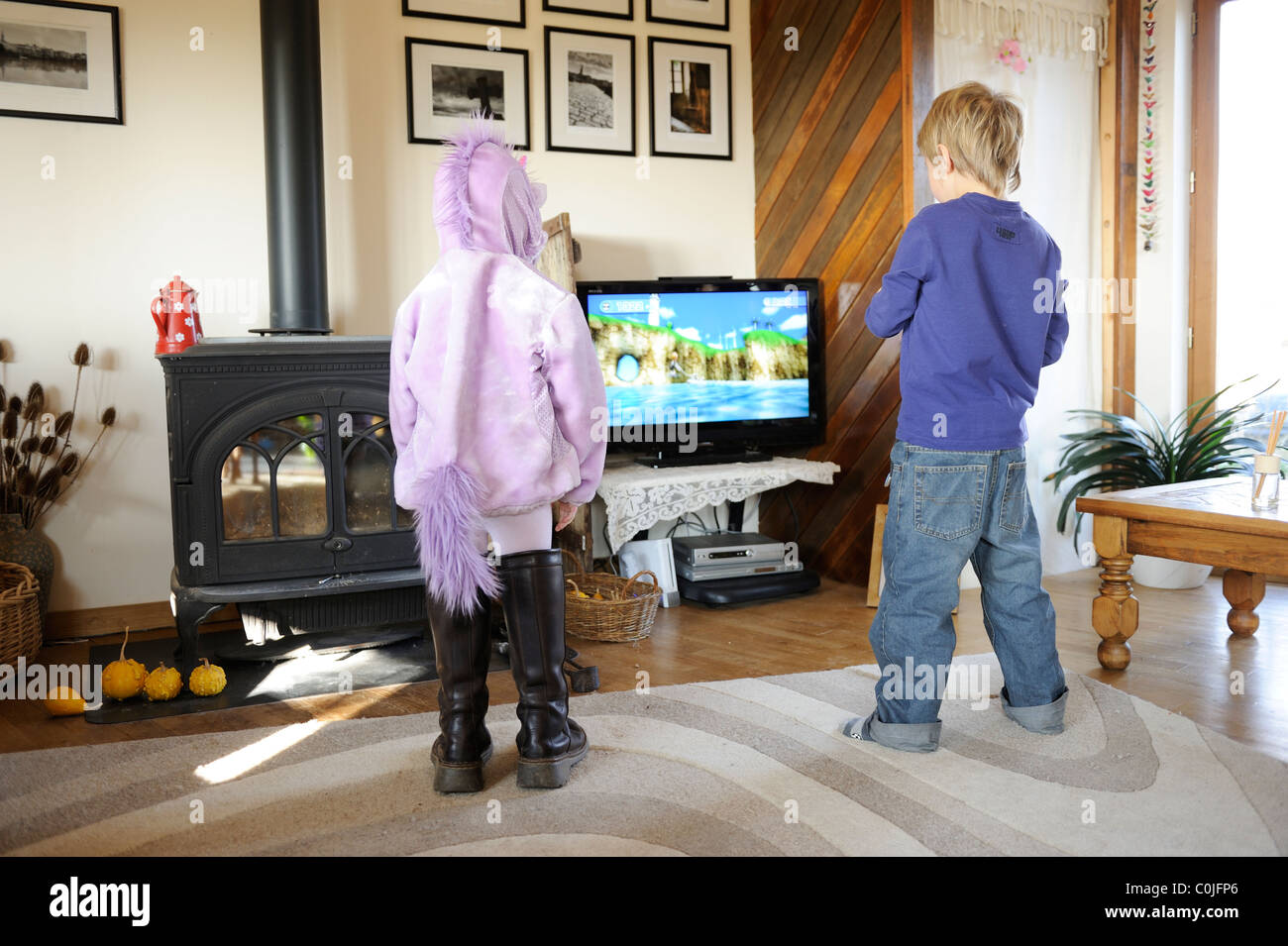 Stock Foto von Kindern spielen Nintendo Wii Stockfoto