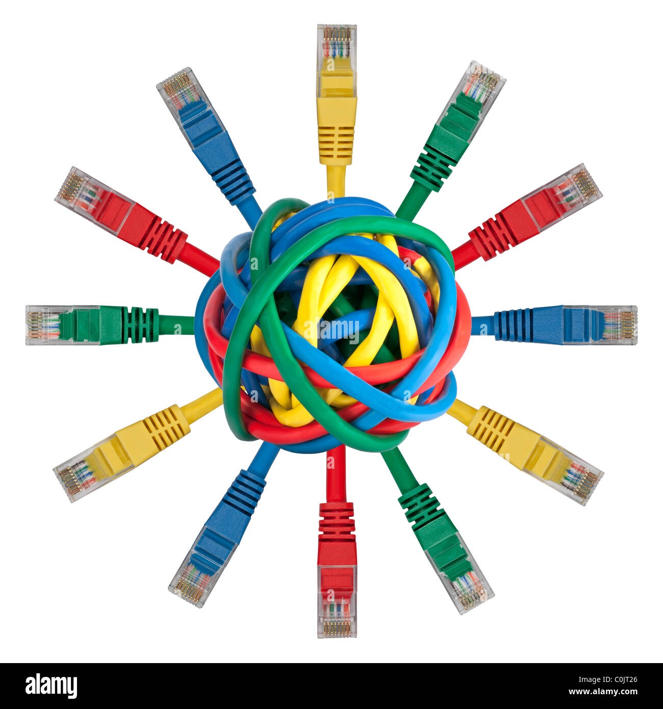 Ball der farbigen Kabel mit Netzwerk-Stecker in jede Richtung isoliert auf weißem Hintergrund Stockfoto