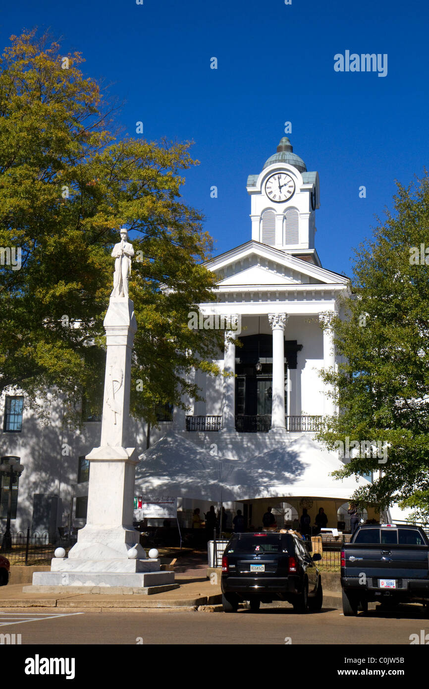 Das Lafayette County Courthouse in "The Square" Gegend der Oxford, Mississippi, Vereinigte Staaten. Stockfoto