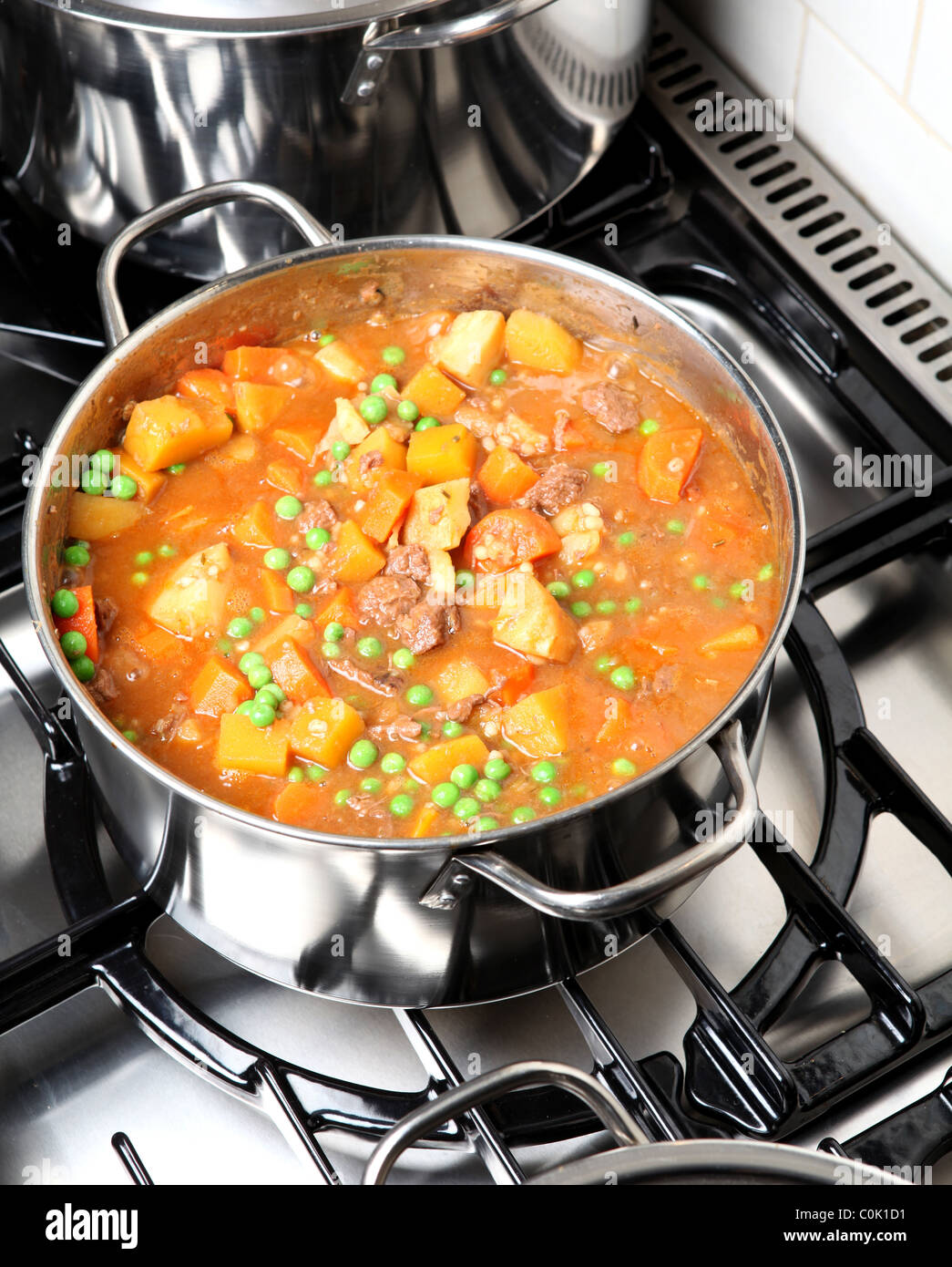 Ein Eintopf kochen auf dem Herd Stockfoto