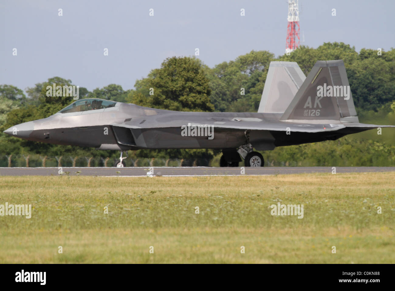 Amerikanischen Lockheed Martin F-22 Raptor militärische Flugzeuge im Flug Stockfoto