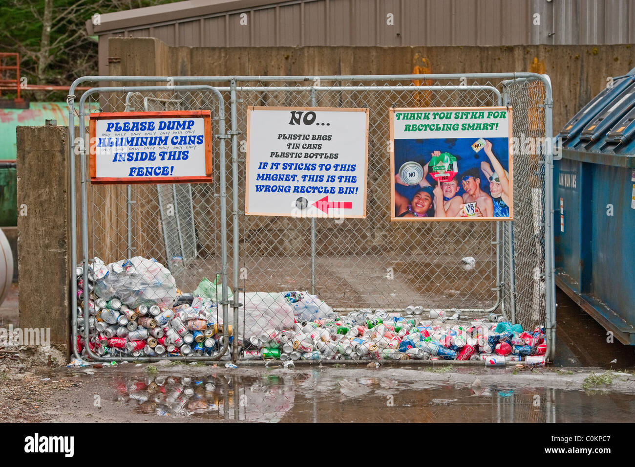 Sitka Community Schools, "Re-cycle Sitka" Sammelstelle in Sitka, Alaska.  Aluminium kann Sammlung Käfig. Stockfoto