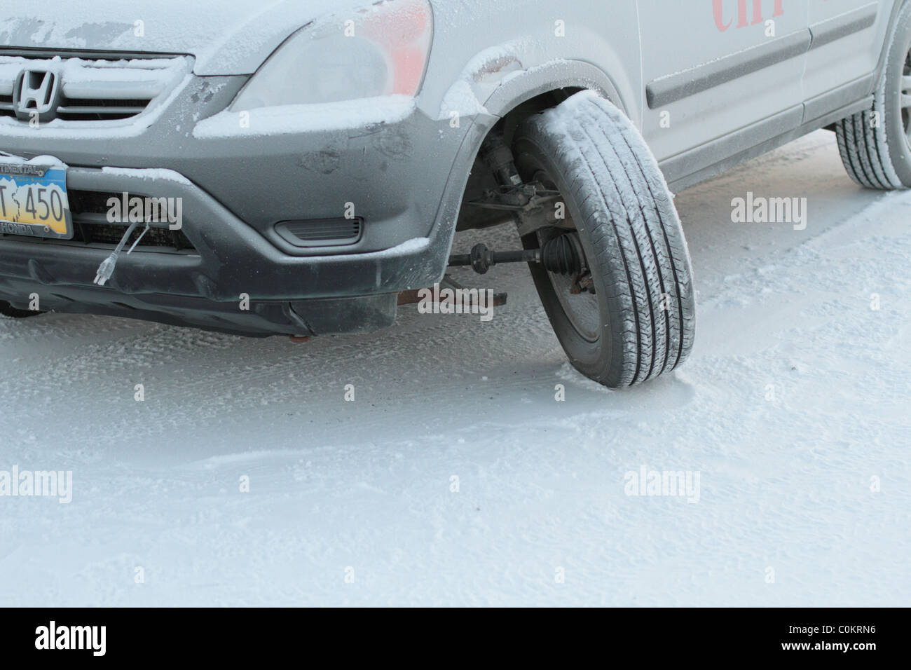 Gebrochene Spindel mit einem Taxi in Barrow, AK. Die kalte arktische Klima führt zu Metall Ausfälle nicht üblich in anderen Regionen. Stockfoto