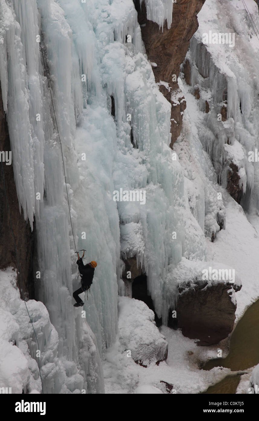Eiskletterer in der Uncompaghre Schlucht in Ouray, Colorado Stockfoto