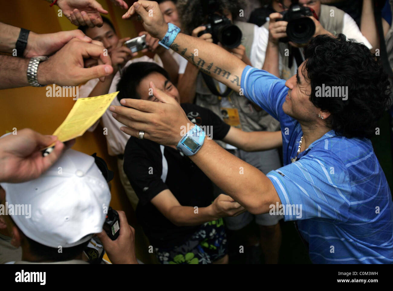 Diego Armando Maradona ist herzlich willkommen geheißen von Fußballfans Peking - 23.08.08 ** ** Stockfoto