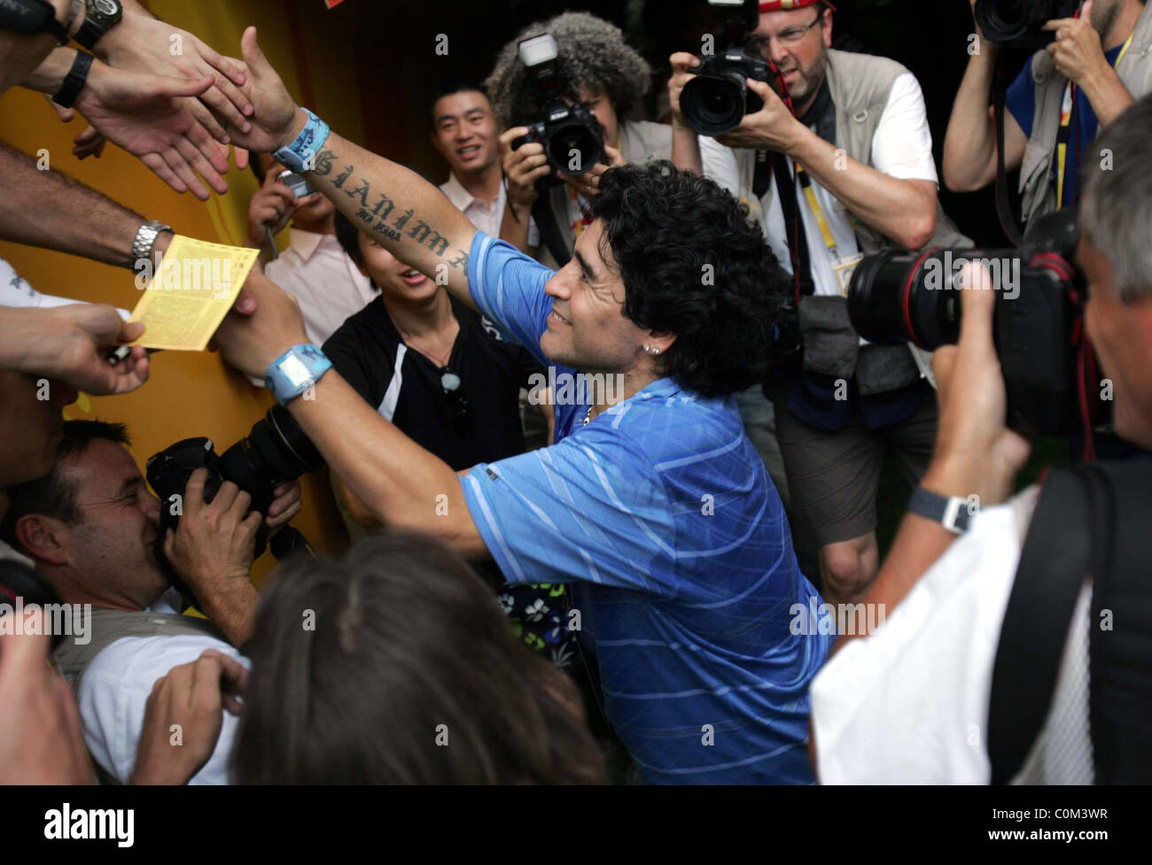 Diego Armando Maradona ist herzlich willkommen geheißen von Fußballfans Peking - 23.08.08 ** ** Stockfoto
