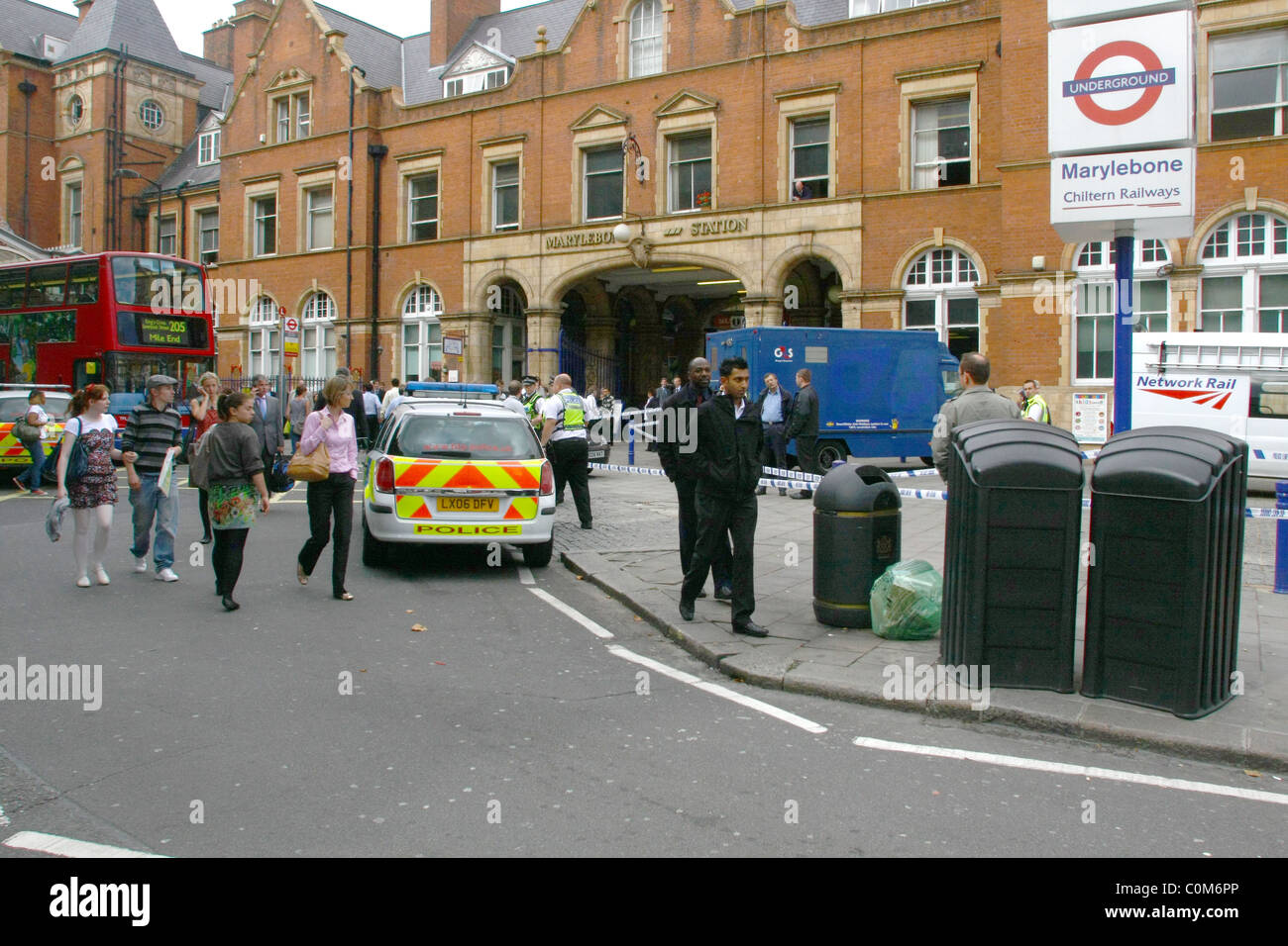 Einem versuchten Raub auf einem G4S Security van Fehler außerhalb Bahnhof Marylebone, London. Der Bereich abgesperrt war, als ein Stockfoto
