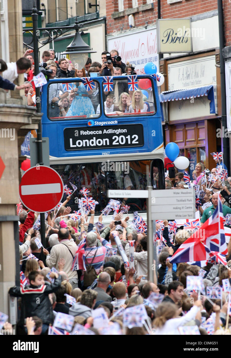 Menschenmassen strömen in Mansfield Stadtzentrum, die Heimkehr von Rebecca Adlington Mansfield, England - 26.08.08 zu feiern Stockfoto