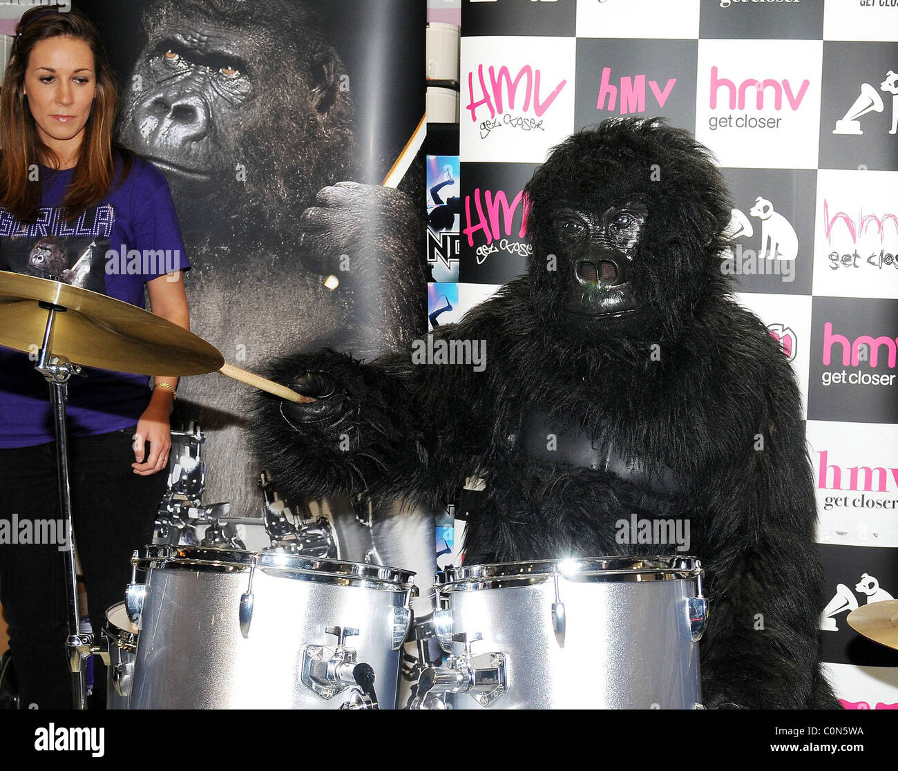 Cadbury Drumming Gorilla aus der Cadbury TV-Werbespot mit dem Bonnie  Tyler-Song "Total Eclipse of the Heart" Dublin Stockfotografie - Alamy