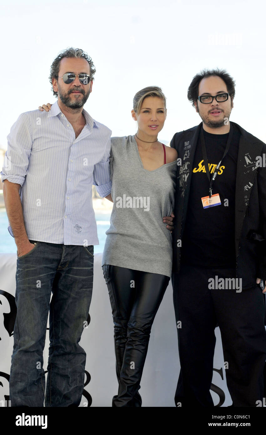 Santos Direktor Nicoles Lopez mit Darstellern, die Elsa Pataky und Guillermo Toledo während ein Pressefoto am Tag 3 rufen der Stockfoto