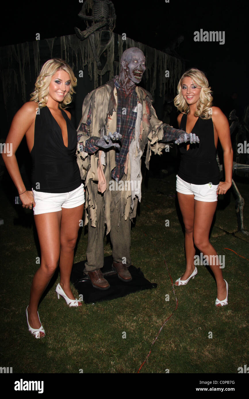 Karissa Shannon und Kristina Shannon Media Vorschau auf die Halloween-Feier in der Playboy Mansion in Los Angeles Kalifornien Stockfoto