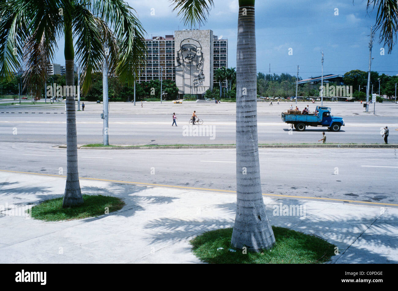 Havanna. Kuba. Plaza De La Revolucion & das imposante Bild von Che Guevara an der Fassade des Ministeriums Gebäude des Innenministeriums Stockfoto