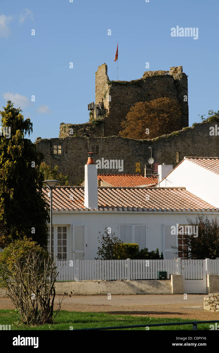 Schloss Talmont im Zentrum von Talmont Saint Hilaire in der Vendee Region des westlichen Frankreich EU Stockfoto