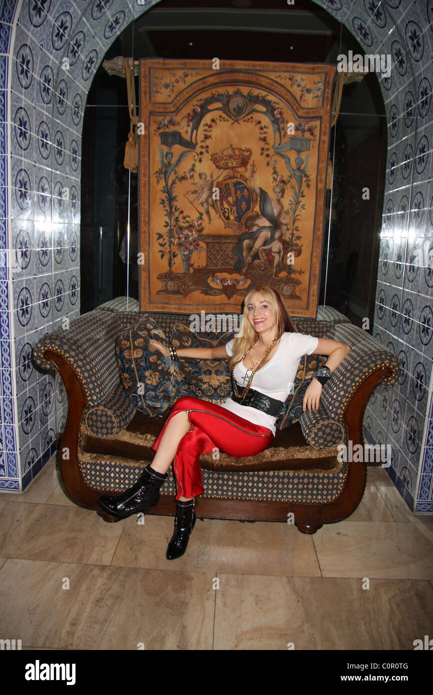 Alisa Apps YouTube Sänger und Songwriter posiert für Fotos im Green Valley Ranch Hotel and Casino. Las Vegas, NV, USA- Stockfoto