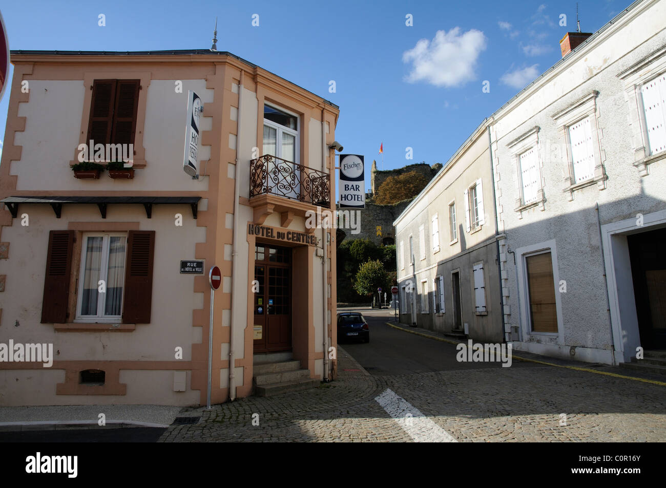 Hotelbar und Chateau Talmont im Zentrum von Talmont Saint Hilaire in der Vendee Region Westeuropa Frankreich Französisch Stockfoto