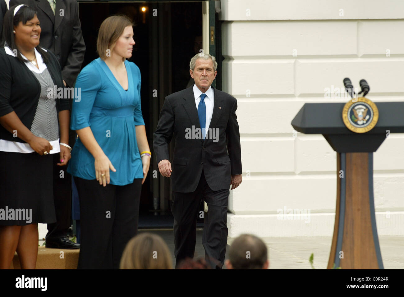 Präsident George W. Bush grüßt 2008 NCAA Sports Champions auf der South Lawn The White House.  Washington DC, USA- Stockfoto