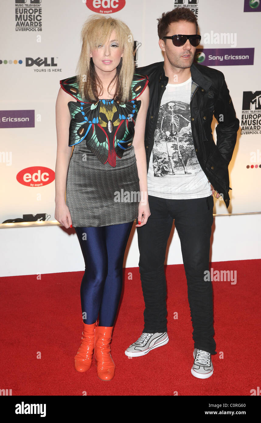 Jules De Martino und Katie White von The Ting Tings, MTV Europe Music Awards 2008 in der Echo Arena - Anreise Liverpool abgehaltenen, Stockfoto