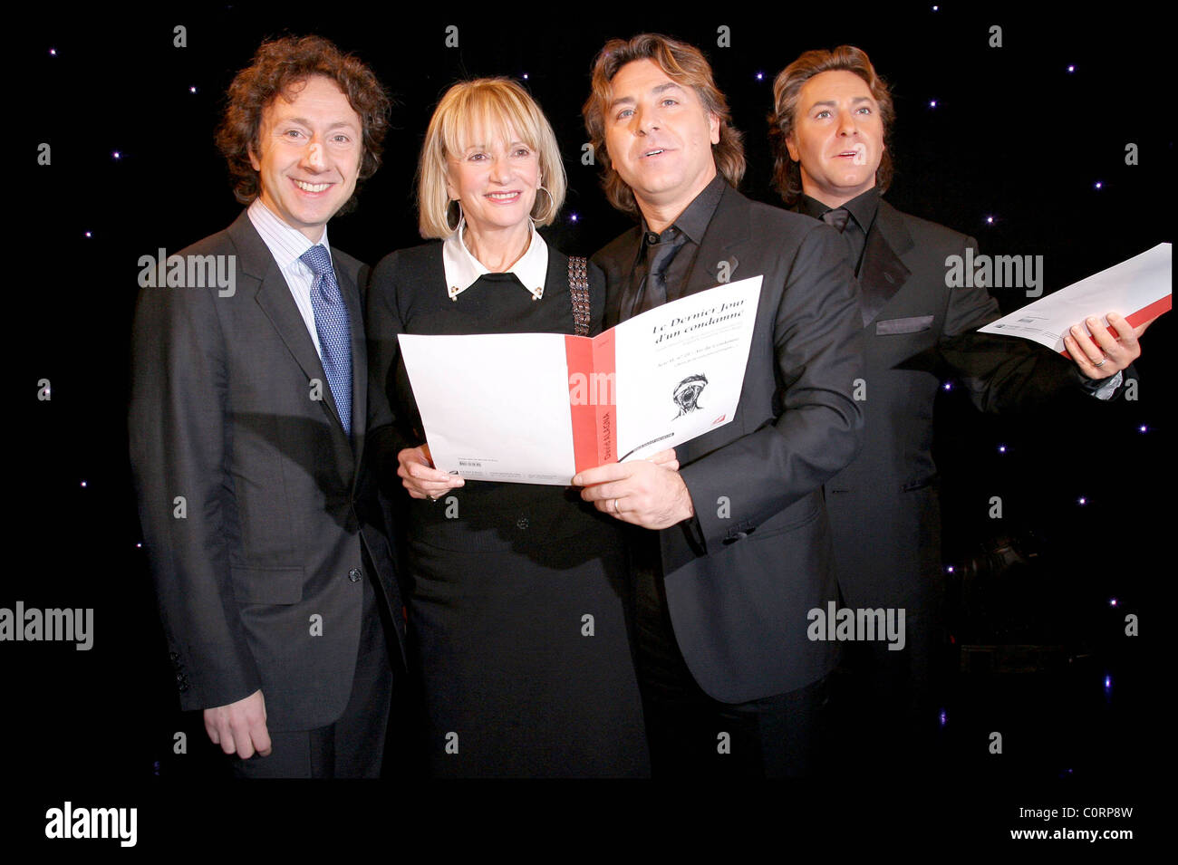 Stephane Bern, Eve Ruggieri und Roberto Alagna unvailing Roberto Alagna ...