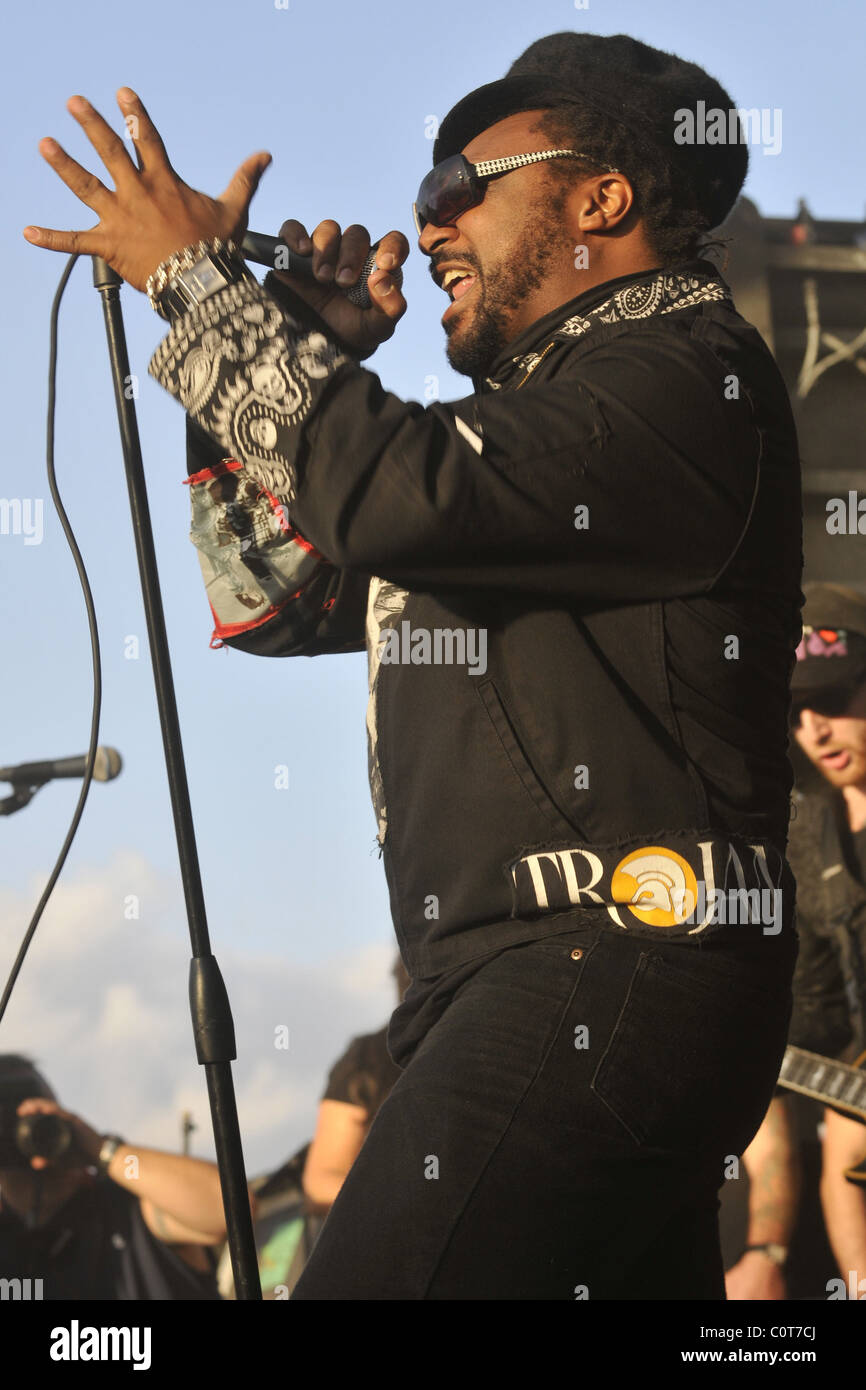 Benji Webbe von Skindred "Buzz Bake Sale" Konzert in der Cruzan Amphitheatere auf West Palm Beach, Florida. Miami, Florida, USA- Stockfoto