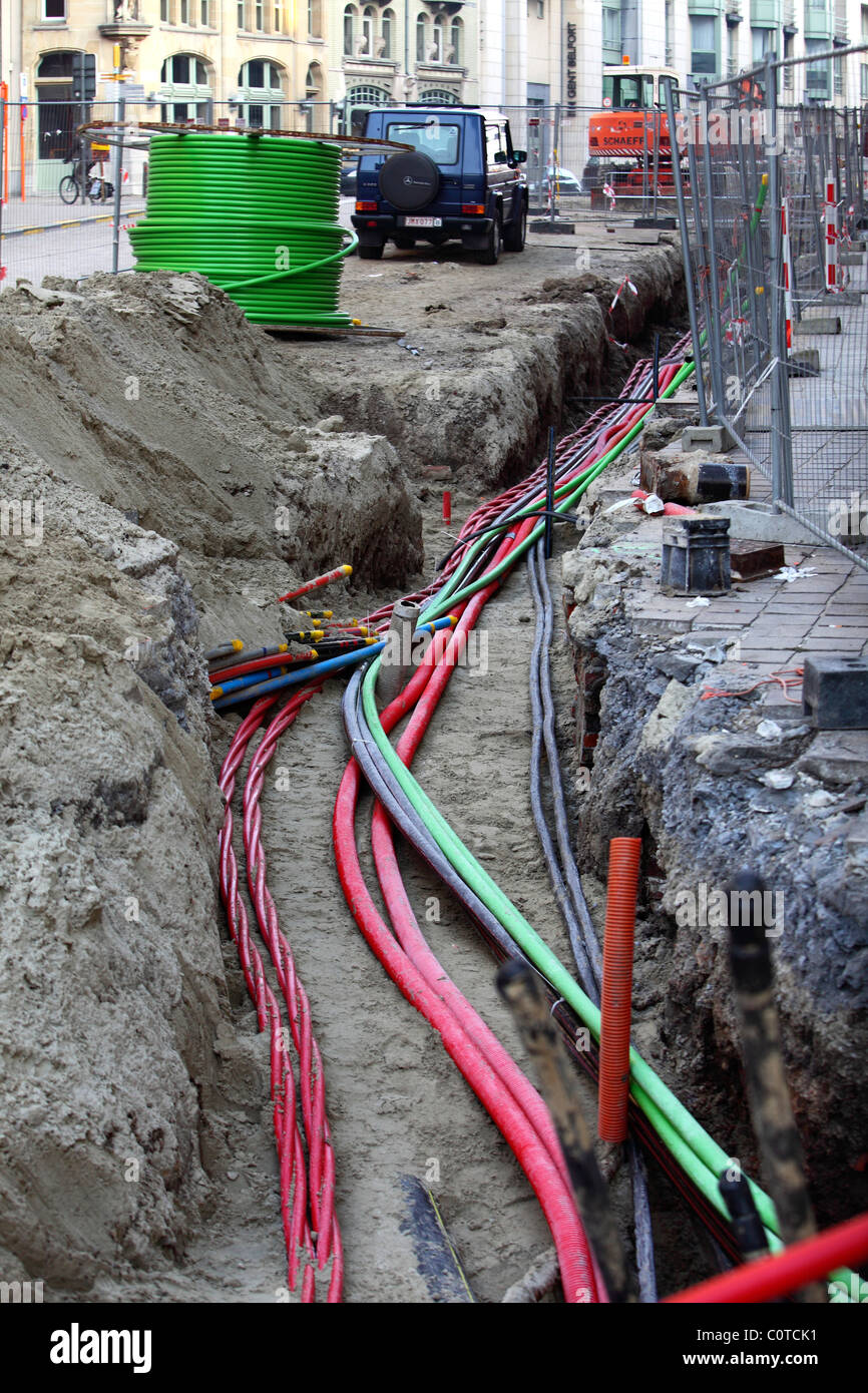 Verschiedene Kabel in einer Konstruktion, Kabel Graben. Kabel für die Kommunikation, Strom, Leistung. Stockfoto Verschiedene Kabel in einer Konstruktion, Kabel Graben. Kabel für die Kommunikation, Strom, Leistung. Stockfoto