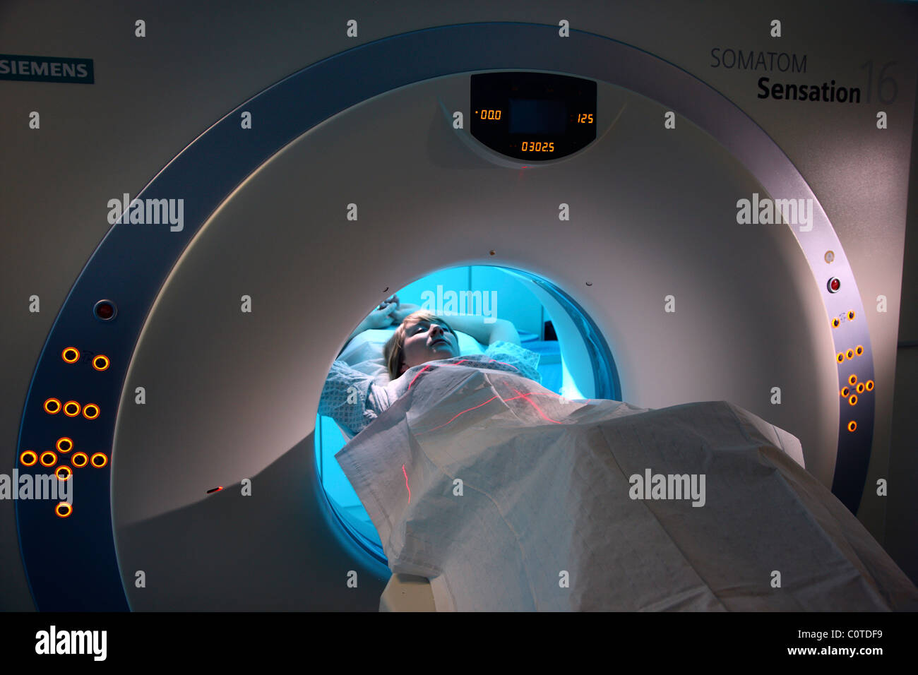 Axiale Computertomographie, CAT, CT, in einem Krankenhaus. Deutschland Stockfoto