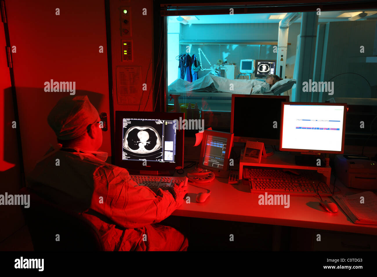 Axiale Computertomographie, CAT, CT, in einem Krankenhaus. Deutschland Stockfoto