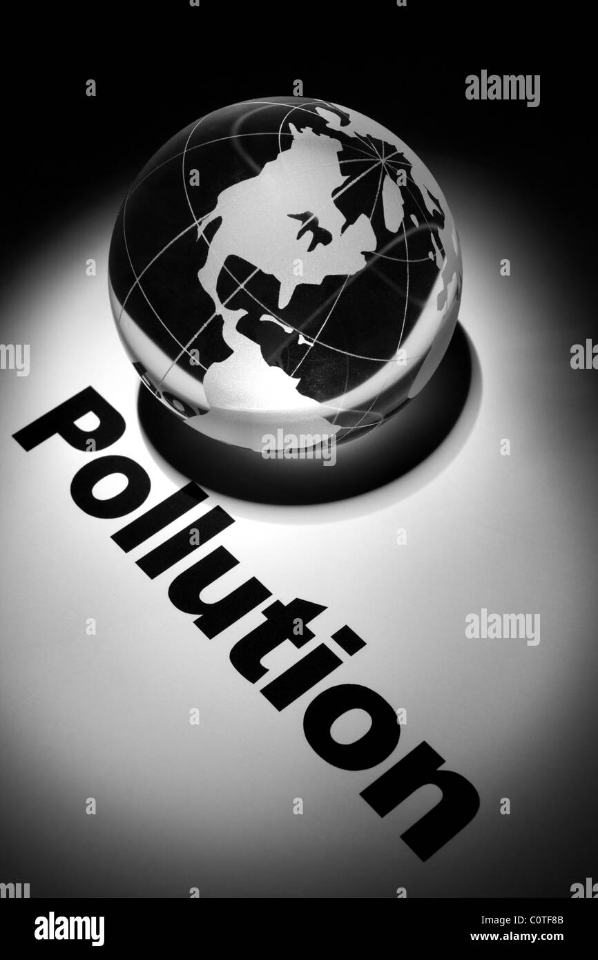 Globus, Konzept der globalen Umweltverschmutzung Stockfoto