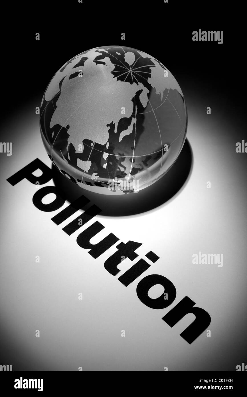 Globus, Konzept der globalen Umweltverschmutzung Stockfoto