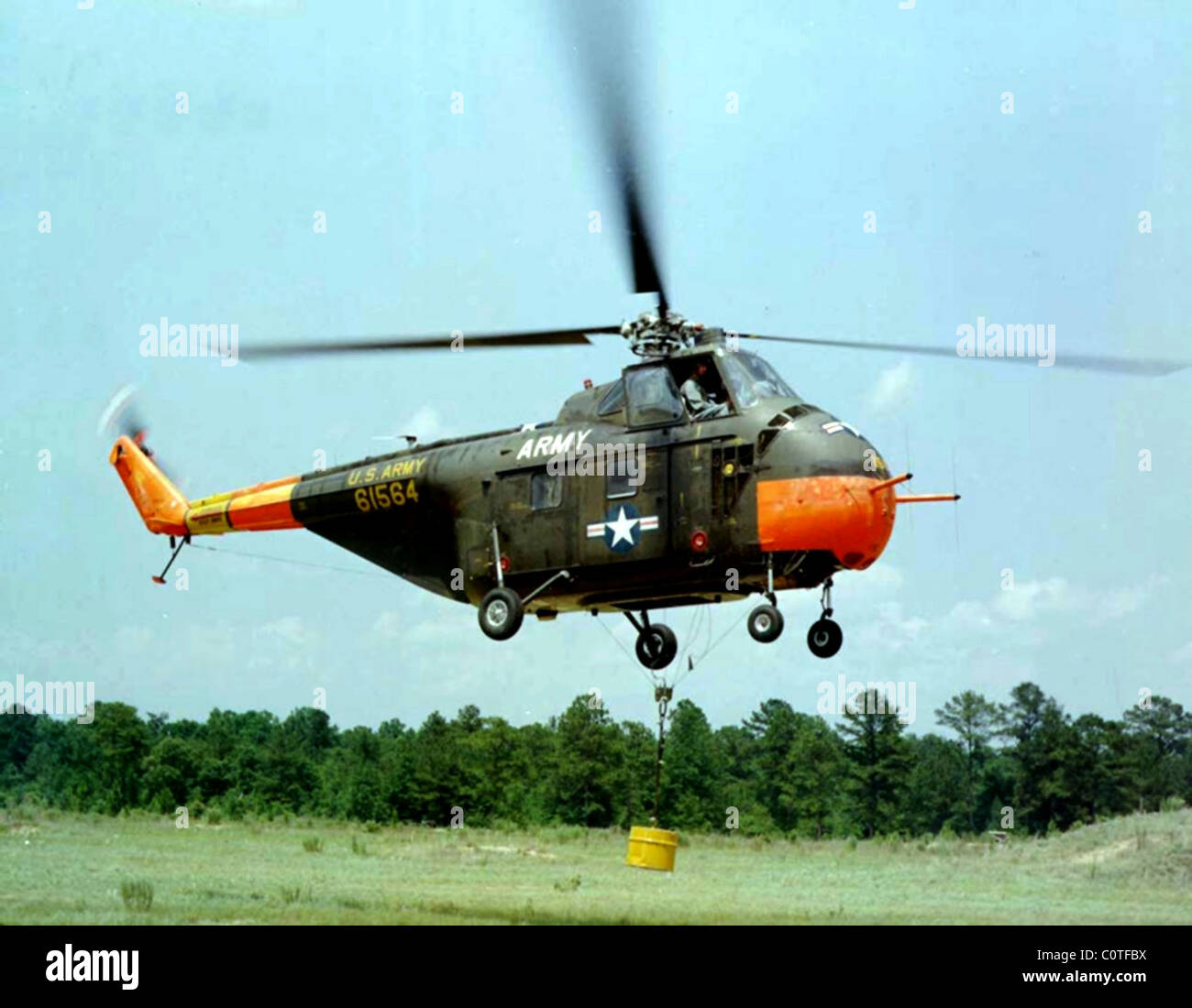 Sikorsky UH - 19d Chickasaw Hubschrauber während des Fluges. Stockfoto