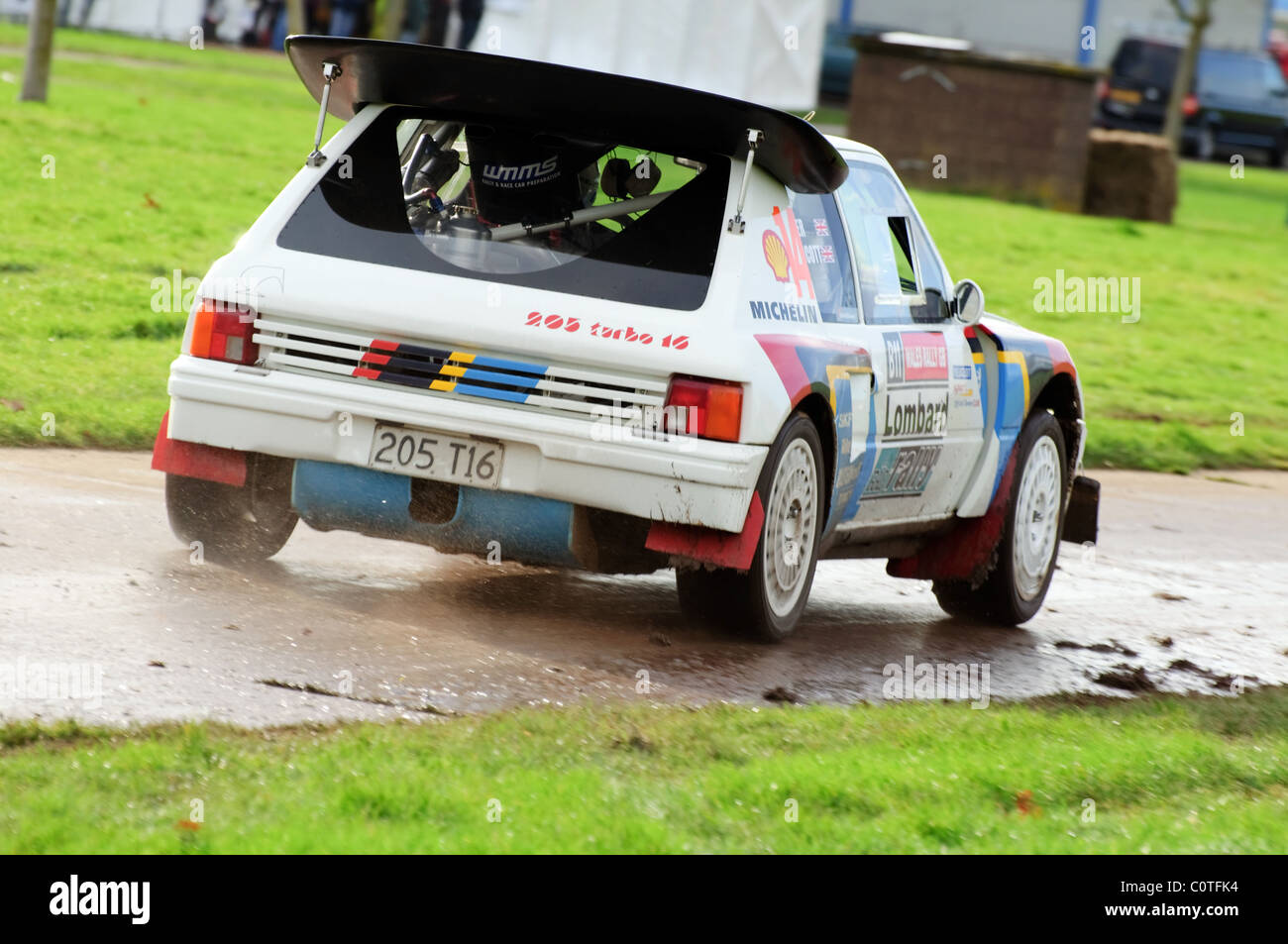 1986 Peugeot 205 T16 EVO, Kevin Furber - Rennen Retro Stoneleigh Park Stockfoto