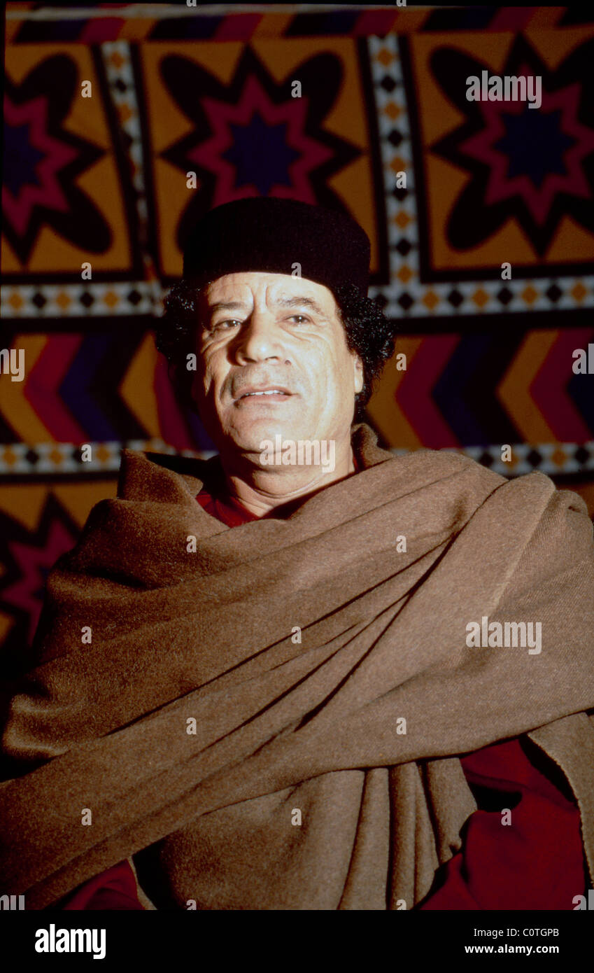 Libyens Präsident Muammar Gaddafi in einem Interview in seinem Zelt in seiner Heimatstadt Sirte. Foto von Barry Iverson Stockfoto
