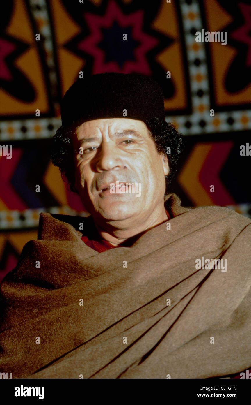 Libyens Präsident Muammar Gaddafi in einem Interview in seinem Zelt in seiner Heimatstadt Sirte. Stockfoto