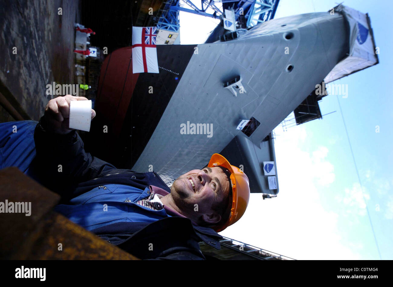 HMS ILLUSTRIOUS im Trockendock am WiFi Marinedockyard Stockfoto
