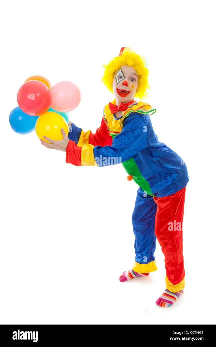 Kind verkleidet als bunte lustige Clown mit Luftballons auf weißem ...