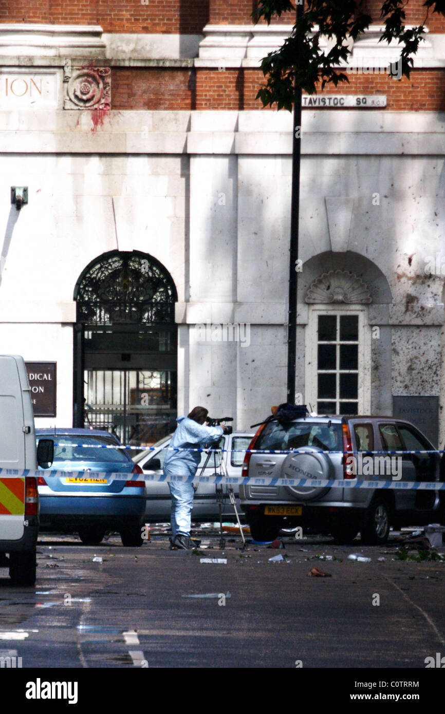 LONDON, VEREINIGTES KÖNIGREICH. 7. Juli 2005. Anschluss an eine Bombe platziert auf einem London-Bus, der am Tavistock Square explodierte Stockfoto