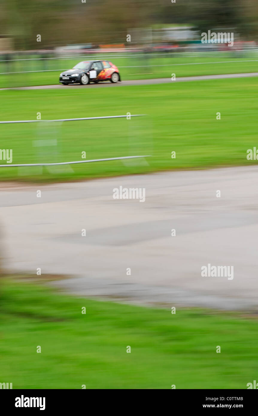 2001 Peugeot 106, Graham Butler - Rennen Retro, Stoneleigh Park Stockfoto