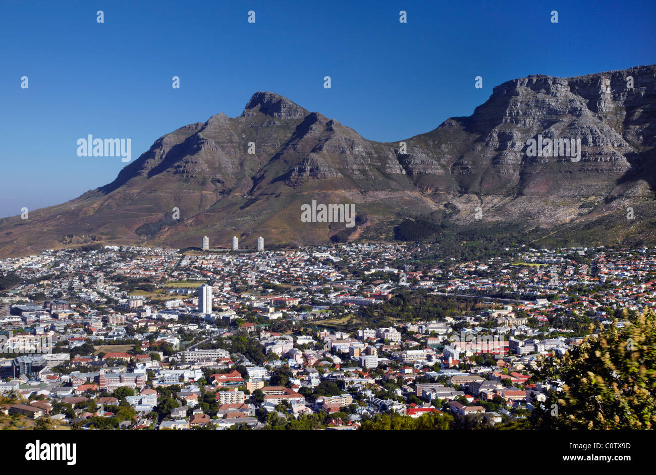 Kapstadt und Tafelberg vom Signal Hill angesehen. Western Cape, Südafrika. Stockfoto