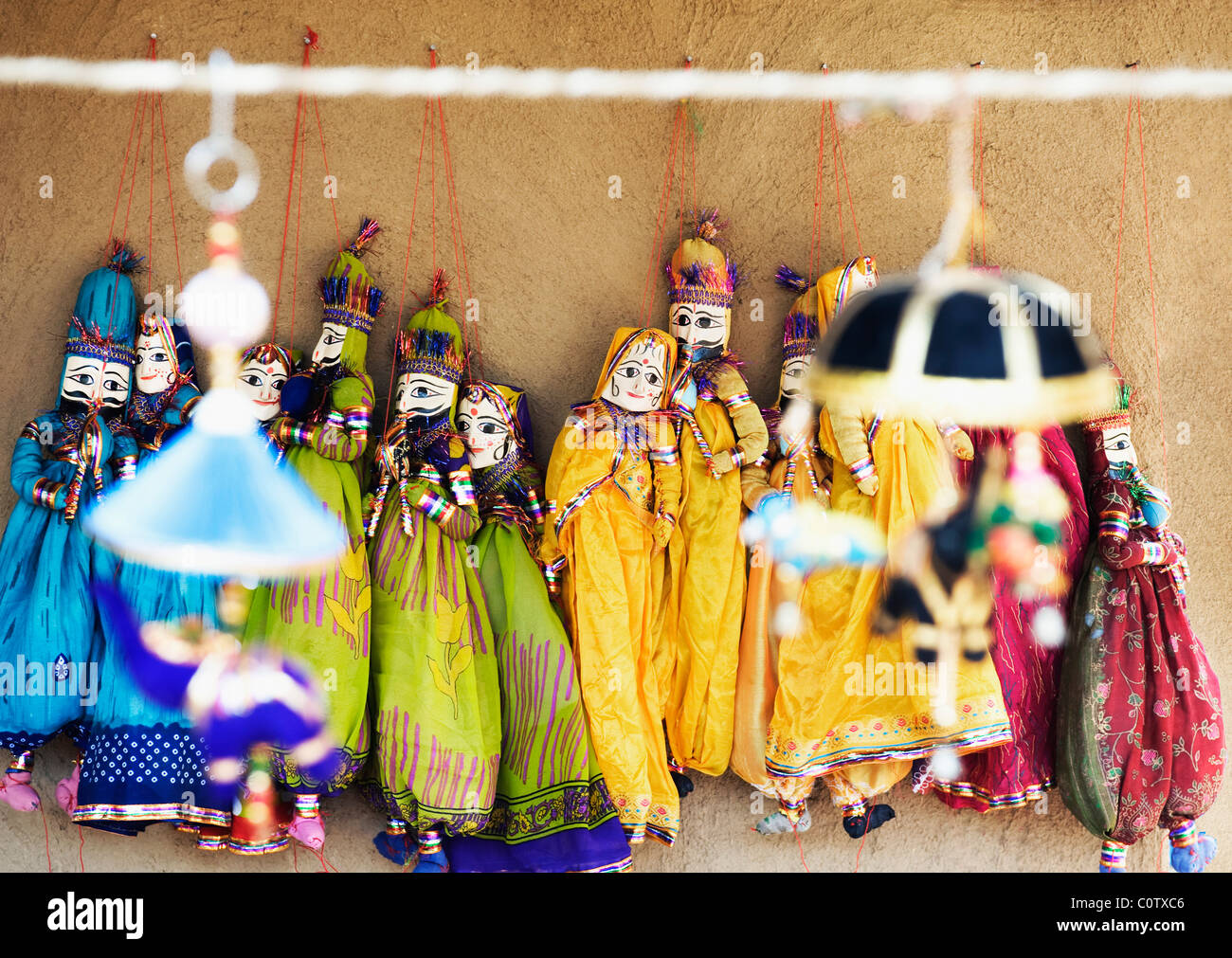 Nahaufnahme der traditionelle Puppen in einer fairen, Surajkund Kunsthandwerk Mela, Surajkund, Faridabad Bezirk, Haryana, Indien Stockfoto