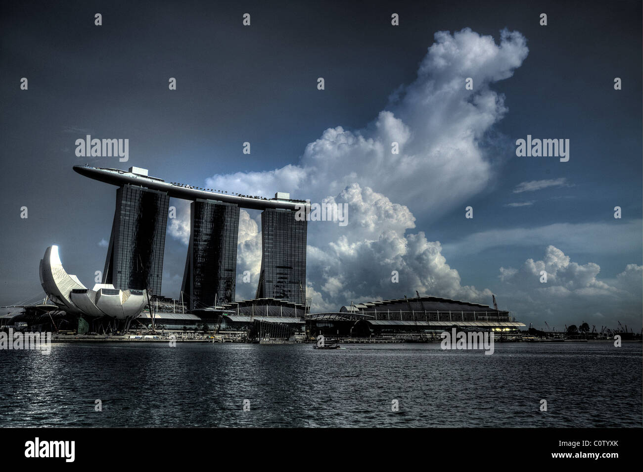 Gefäß unter den Wolken Stockfoto