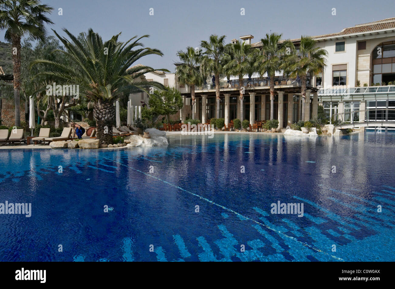 Den Garten und zum Pool im Columbia Beach Hotel Pissouri Zypern Stockfoto
