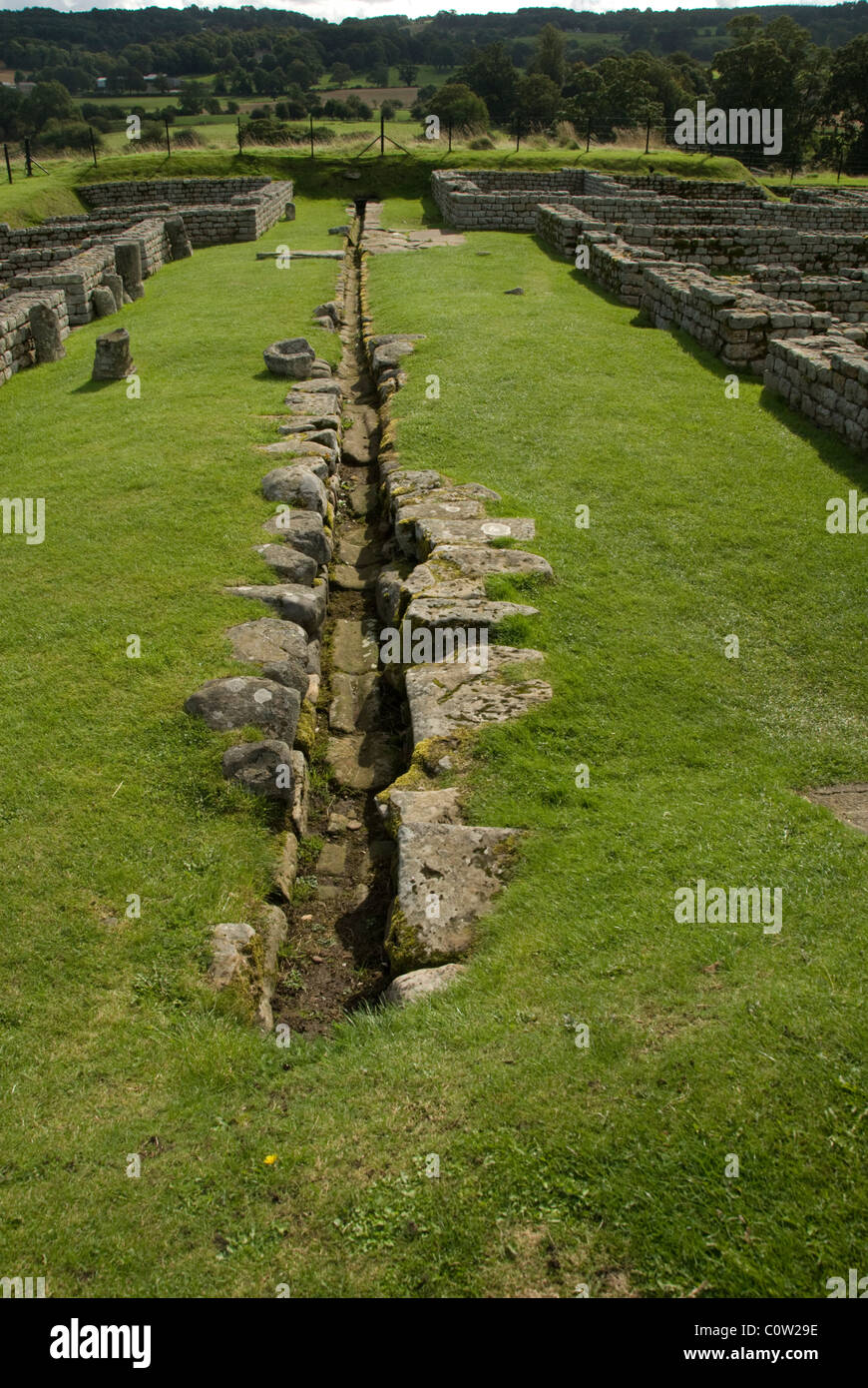 NORTHUMBRIA; NR. CHOLLERTON; CHESTERS ROMAN FORT. DIE KASERNE-DRAIN Stockfoto