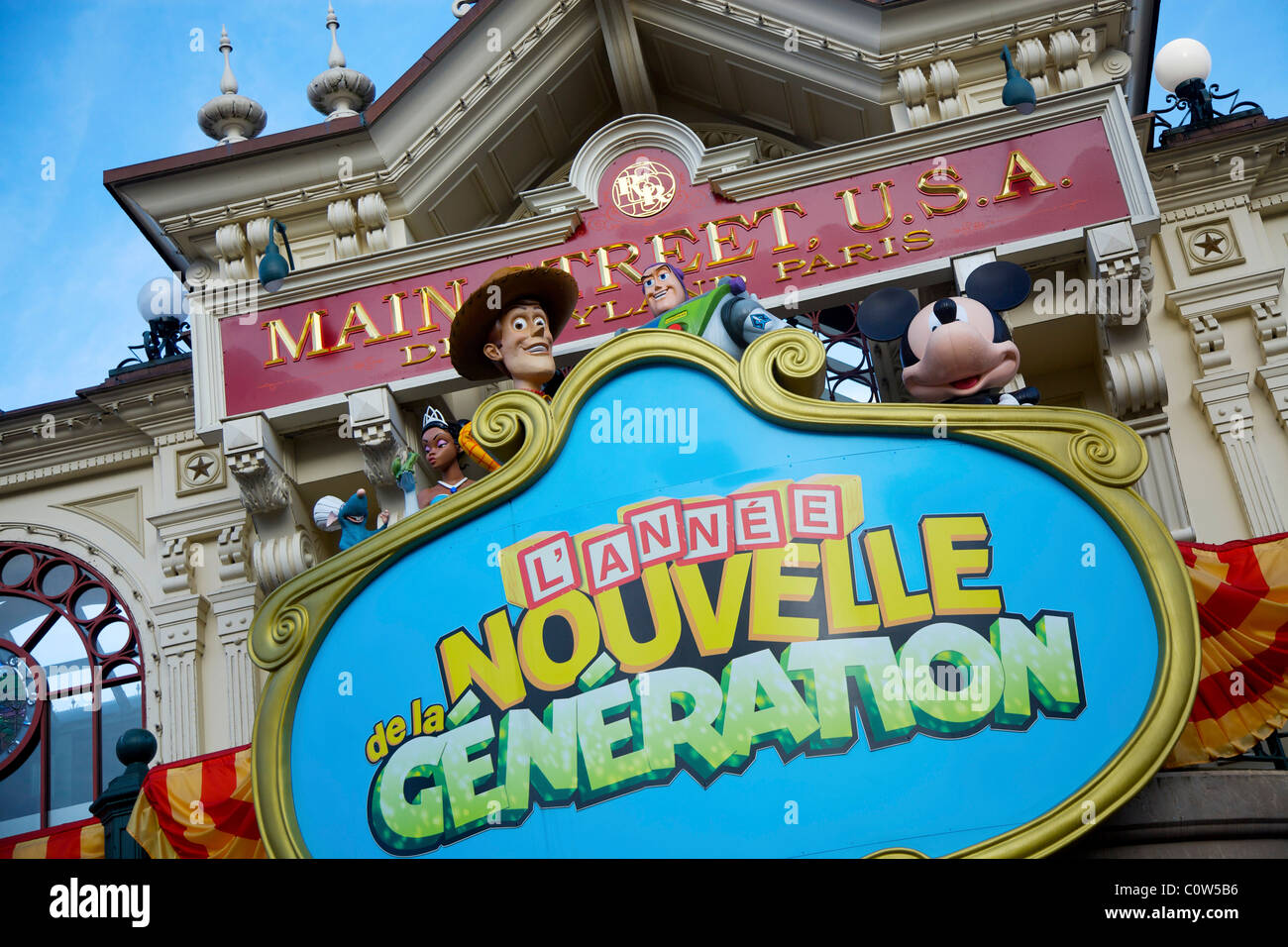 Melden Sie sich über dem Eingang zum Disneyland Paris 2011 Stockfoto
