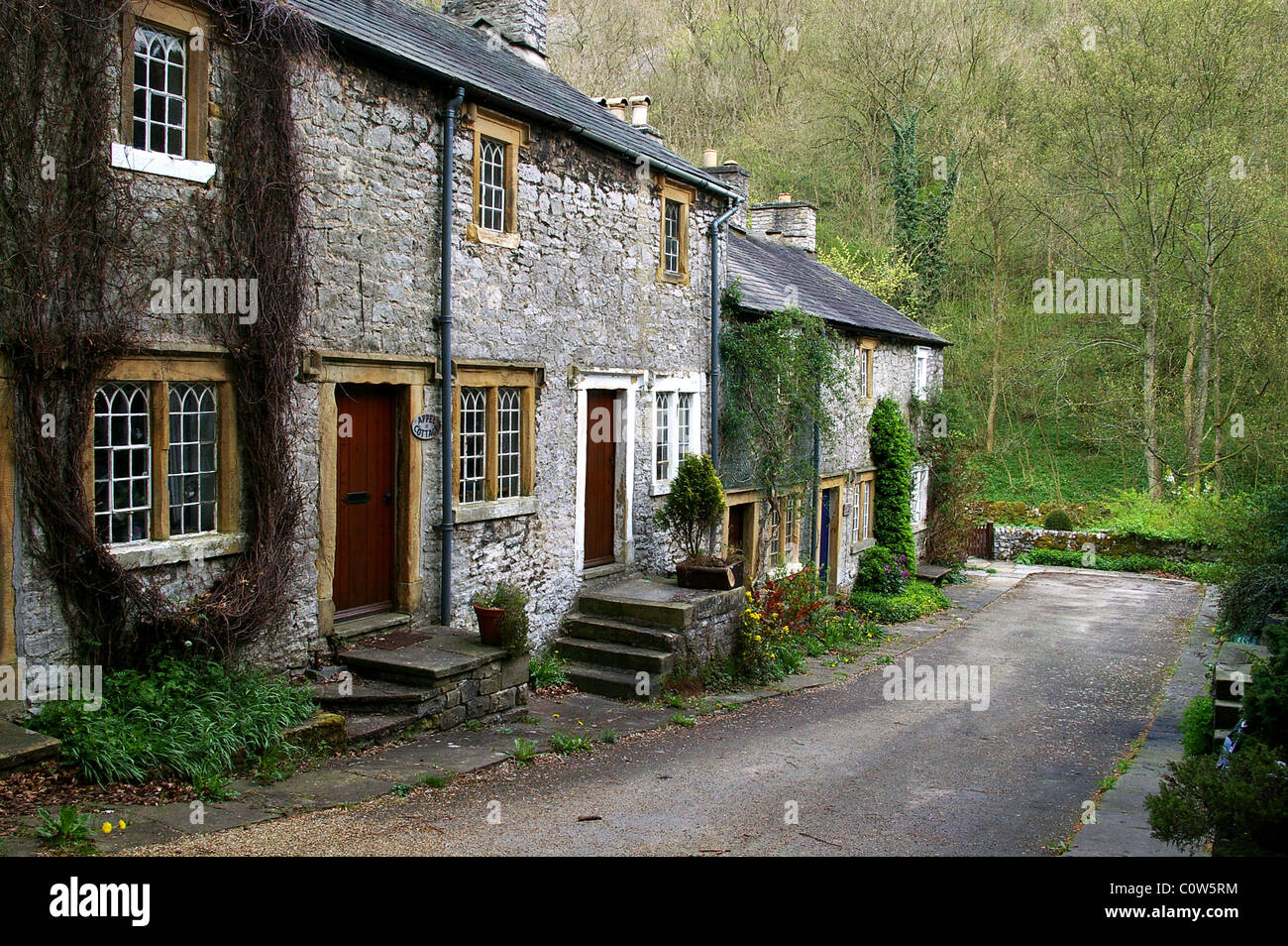 Ravensdale Cottages, Cressbrook im Peak District, Derbyshire, Großbritannien. Stockfoto